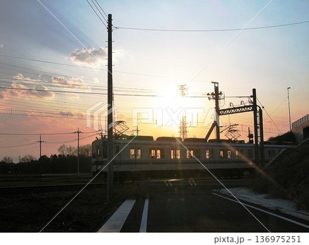 夕暮れの東毛広域幹線道路 国道354号バイパス跨線橋と東武鉄道800系(2014.3.16) 伊勢崎 夕暮れの東毛広域幹線道路 国道354号バイパス跨線橋と東武鉄道800系(2014.3.16) 伊勢崎 136975251