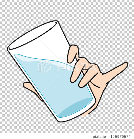 一隻手拿著一杯水，小指伸出。 136976674