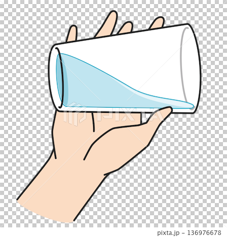 コップに入った水を飲む 136976678