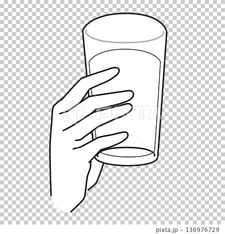 コップに入った水を持つ手の線画 136976729