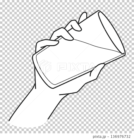 コップに入った水を持つ手の線画 コップに入った水を持つ手の線画 136976732