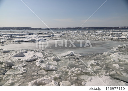 流氷の海 136977110