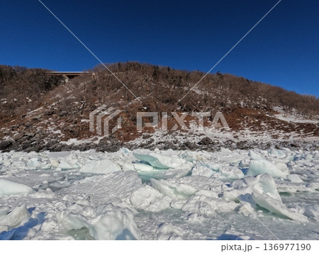 流氷の海 流氷の海 136977190