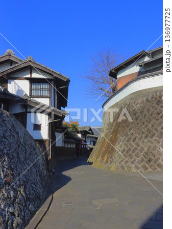 二王座歴史の道（切通し・臼杵市・縦構図） 136977725