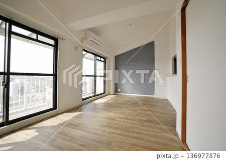 マンション空室 136977876
