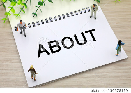 ABOUTと書かれた文字素材 ABOUTと書かれた文字素材 136978159