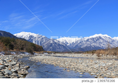 信濃大町山岳展望 冬の北アルプス後立山連峰 信濃大町山岳展望 冬の北アルプス後立山連峰 136978166