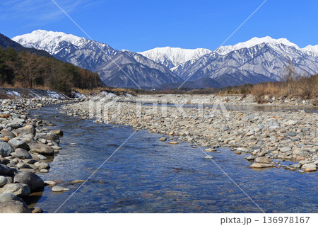 信濃大町山岳展望 冬の北アルプス後立山連峰 信濃大町山岳展望 冬の北アルプス後立山連峰 136978167