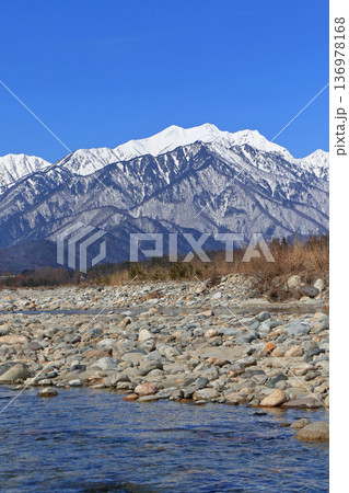 信濃大町山岳展望 冬の北アルプス後立山連峰 信濃大町山岳展望 冬の北アルプス後立山連峰 136978168