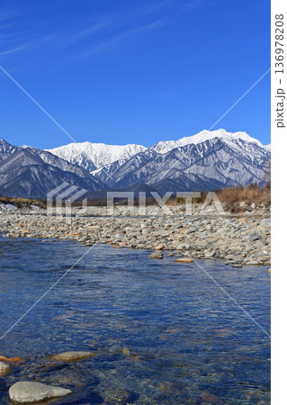 信濃大町山岳展望 冬の北アルプス後立山連峰 信濃大町山岳展望 冬の北アルプス後立山連峰 136978208