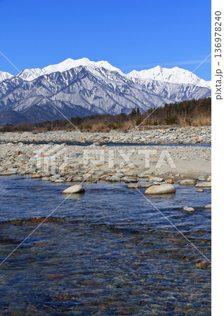 信濃大町山岳展望 冬の北アルプス後立山連峰 信濃大町山岳展望 冬の北アルプス後立山連峰 136978240