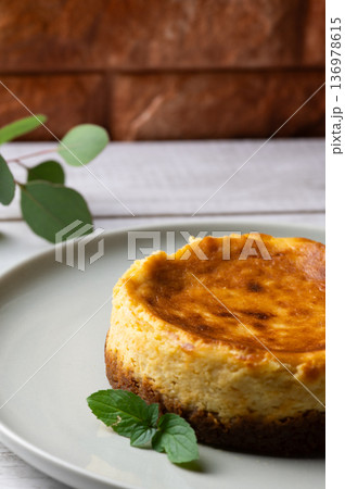ホール豆腐チーズケーキのクローズアップ 136978615