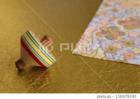 和紙とこま 136979193