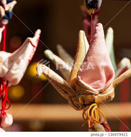 飛騨高山のつるし雛の鶴 飛騨高山のつるし雛の鶴 136979421