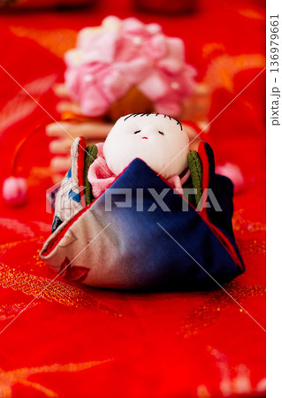 飛騨高山の手作りのひな飾り 136979661