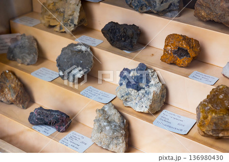 Counter with various semi-precious and ornamental stones. Names of stones in Spanish. Spain Counter with various semi-precious and ornamental stones. Names of stones in Spanish. Spain 136980430