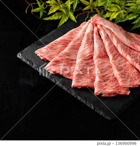 黒毛和牛、肉、すき焼き、しゃぶしゃぶ、焼肉 黒毛和牛、肉、すき焼き、しゃぶしゃぶ、焼肉 136980996