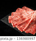黒毛和牛、肉、すき焼き、しゃぶしゃぶ、焼肉 136980997