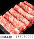 黒毛和牛、肉、すき焼き、しゃぶしゃぶ、焼肉 136980999