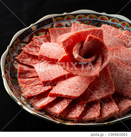 黒毛和牛、肉、すき焼き、しゃぶしゃぶ、焼肉 136981001