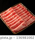 黒毛和牛、肉、すき焼き、しゃぶしゃぶ、焼肉 136981002