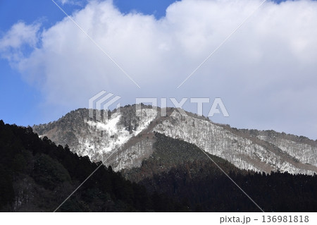 智頭宿から望む牛臥山 4 智頭宿から望む牛臥山 4 136981818