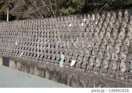 福岡県宗像市の鎮国寺の水子地蔵尊 136981828