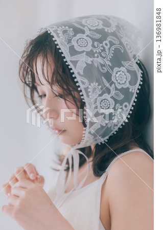 バレエコアファッションの女性 136981848