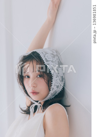 バレエコアファッションの女性 136981851