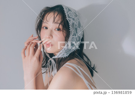 バレエコアファッションの女性 136981859