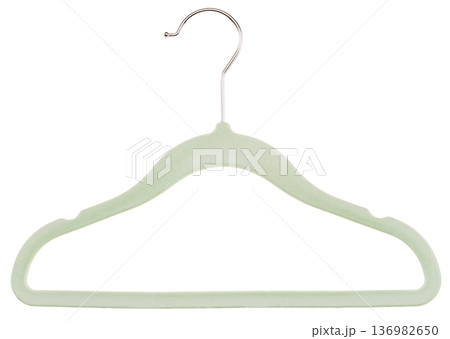 白背景に切り抜かれたミントグリーンの起毛加工滑り止め衣類ハンガー 136982650