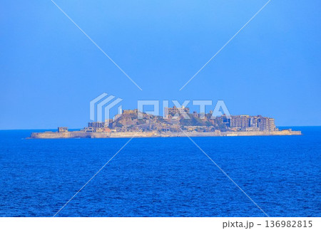 長崎市　野母崎水仙の丘から軍艦島を眺望　恐竜博物館 136982815