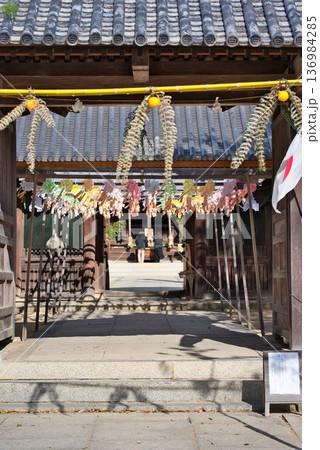 正月支度の東かがわ市の白鳥神社 正月支度の東かがわ市の白鳥神社 136984285
