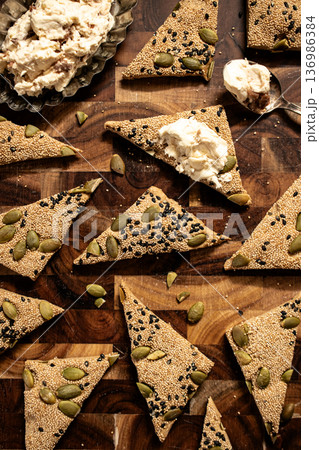 クラッカーとパテ 136986384