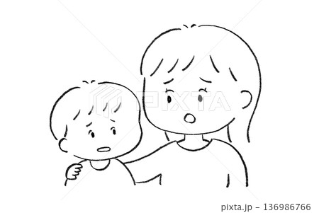 不安そうな子供をなだめる母親 男の子 136986766