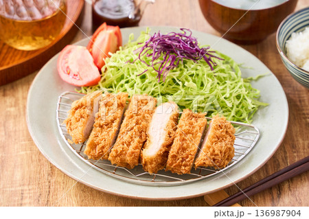 ロースとんかつ定食 136987904