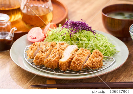ロースとんかつ定食 136987905