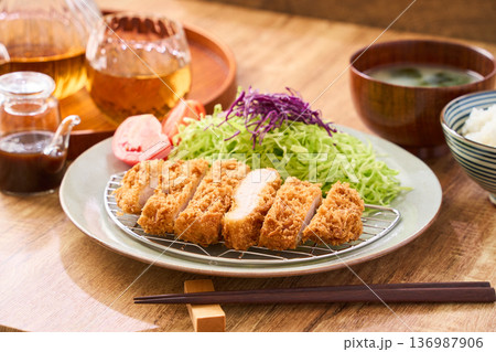 ロースとんかつ定食 ロースとんかつ定食 136987906