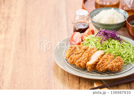 ロースとんかつ定食 ロースとんかつ定食 136987910