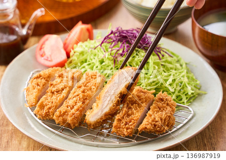 ロースとんかつ定食 ロースとんかつ定食 136987919