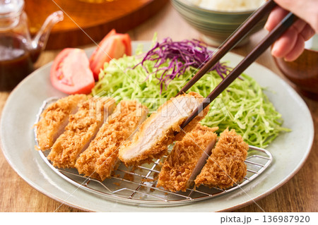 ロースとんかつ定食 ロースとんかつ定食 136987920