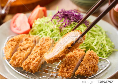 ロースとんかつ定食 ロースとんかつ定食 136987921