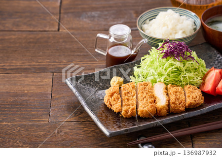 ロースとんかつ定食 ロースとんかつ定食 136987932