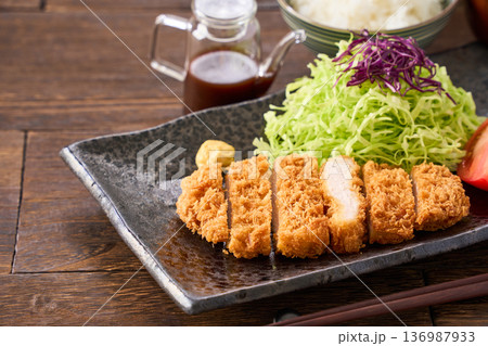 ロースとんかつ定食 136987933