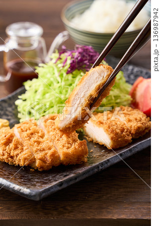 ロースとんかつ定食 136987942