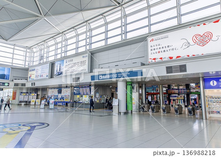 常滑市、中部国際空港駅の改札口 136988218