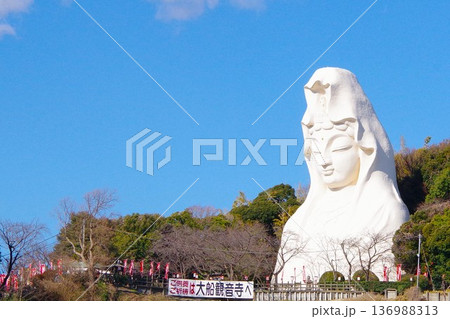 青空と大船観音 青空と大船観音 136988313