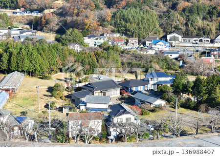 いわき市の穏やかな里の景色 136988407