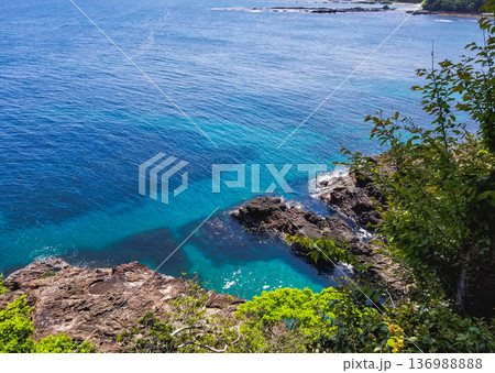 展望台から見たエメラルドグリーンの海 珠洲岬 展望台から見たエメラルドグリーンの海 珠洲岬 136988888