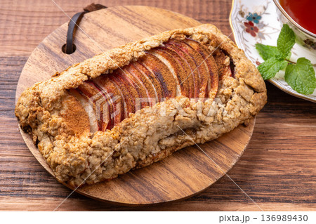 オートミールりんごのタルト 136989430